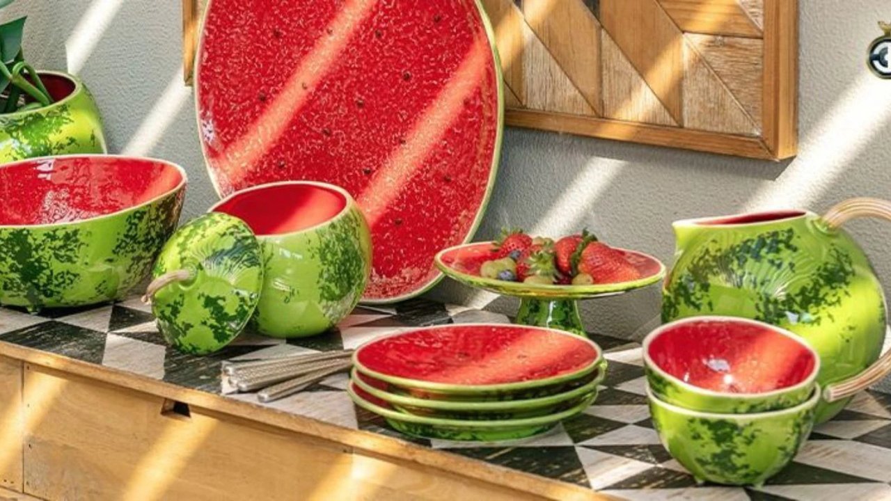 PLATES, BOWLS & JUGS - Gaudion Furniture
