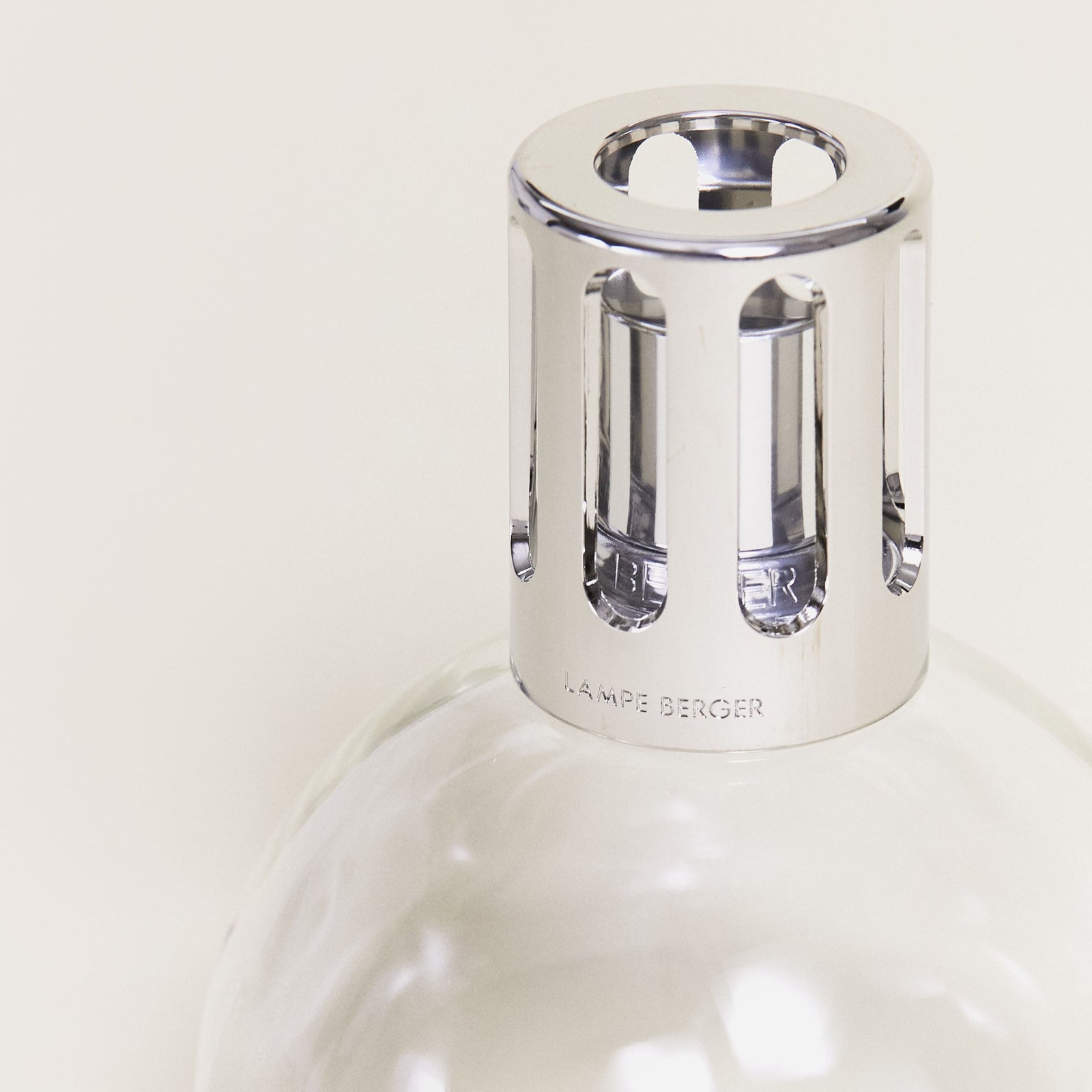 Diffuser Maison Berger Paris Round - catalytic lamp with scent refill gift pack.