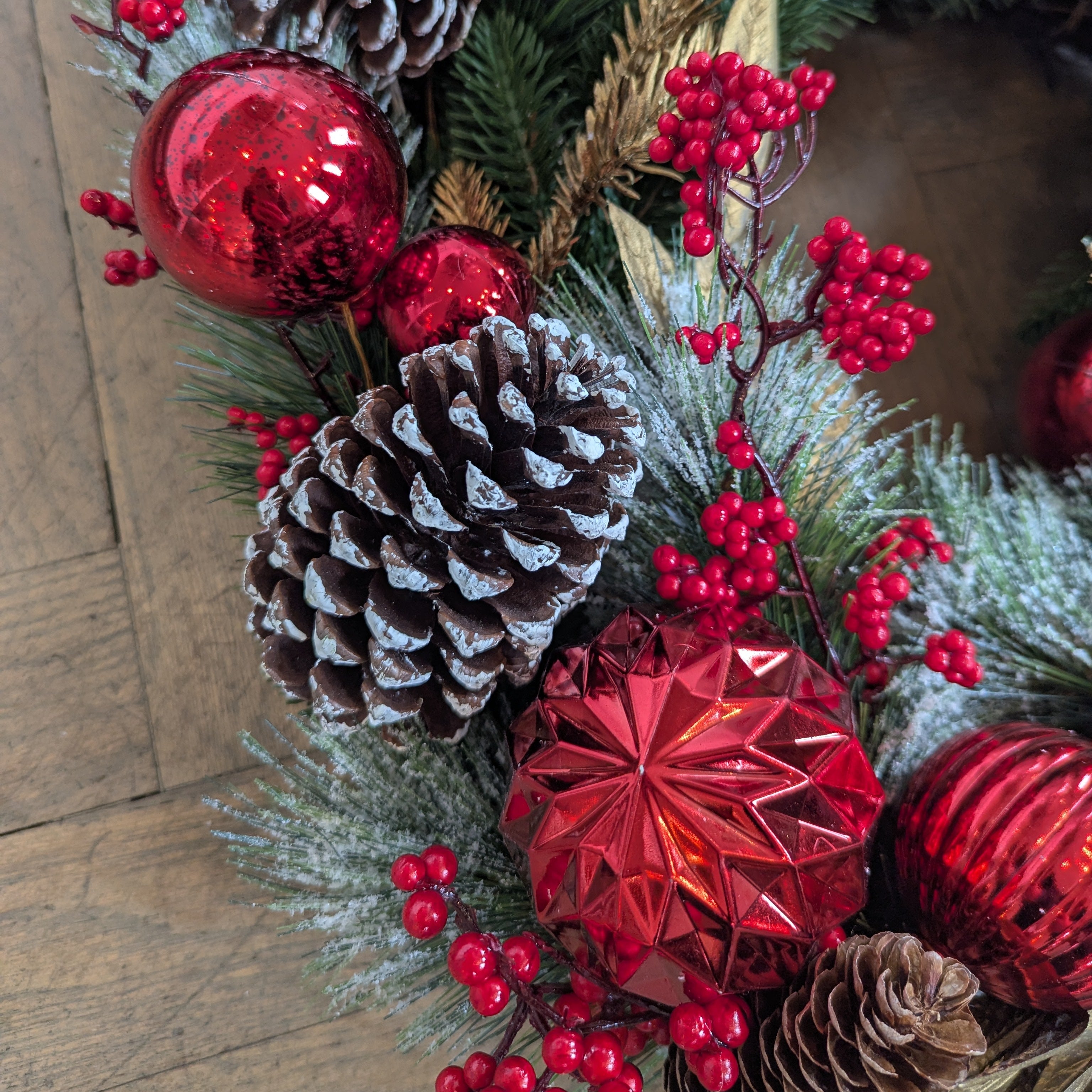 Christmas Wreath Red Bauble Gold