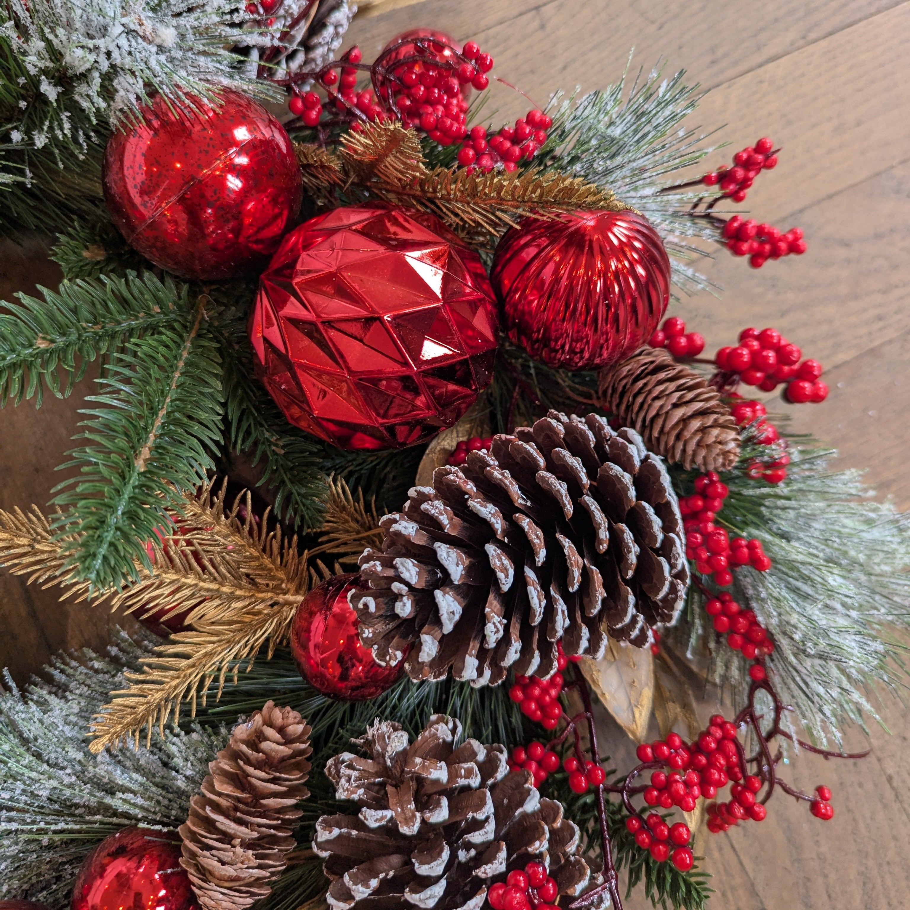 Christmas Wreath Red Bauble Gold