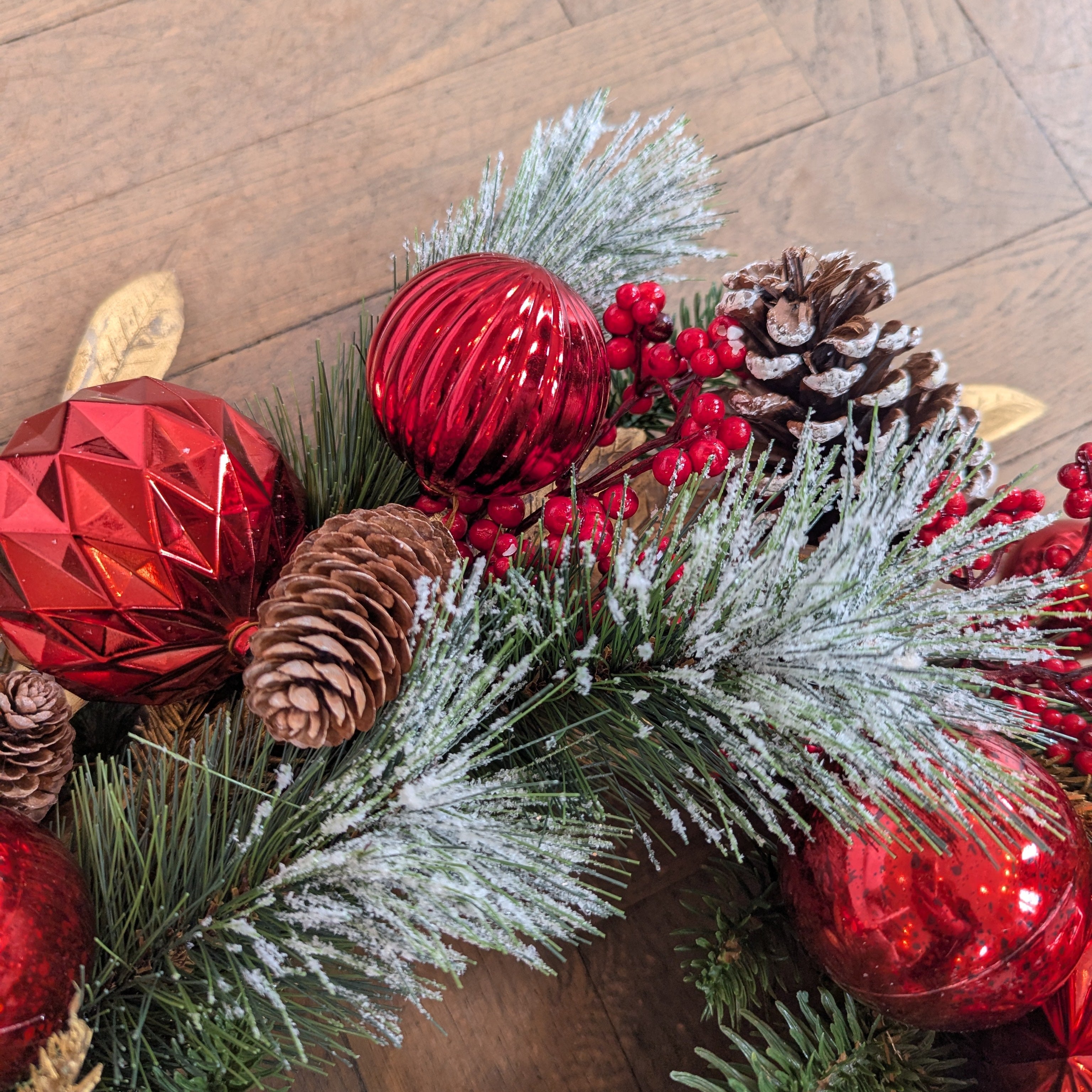 Christmas Wreath Red Bauble Gold