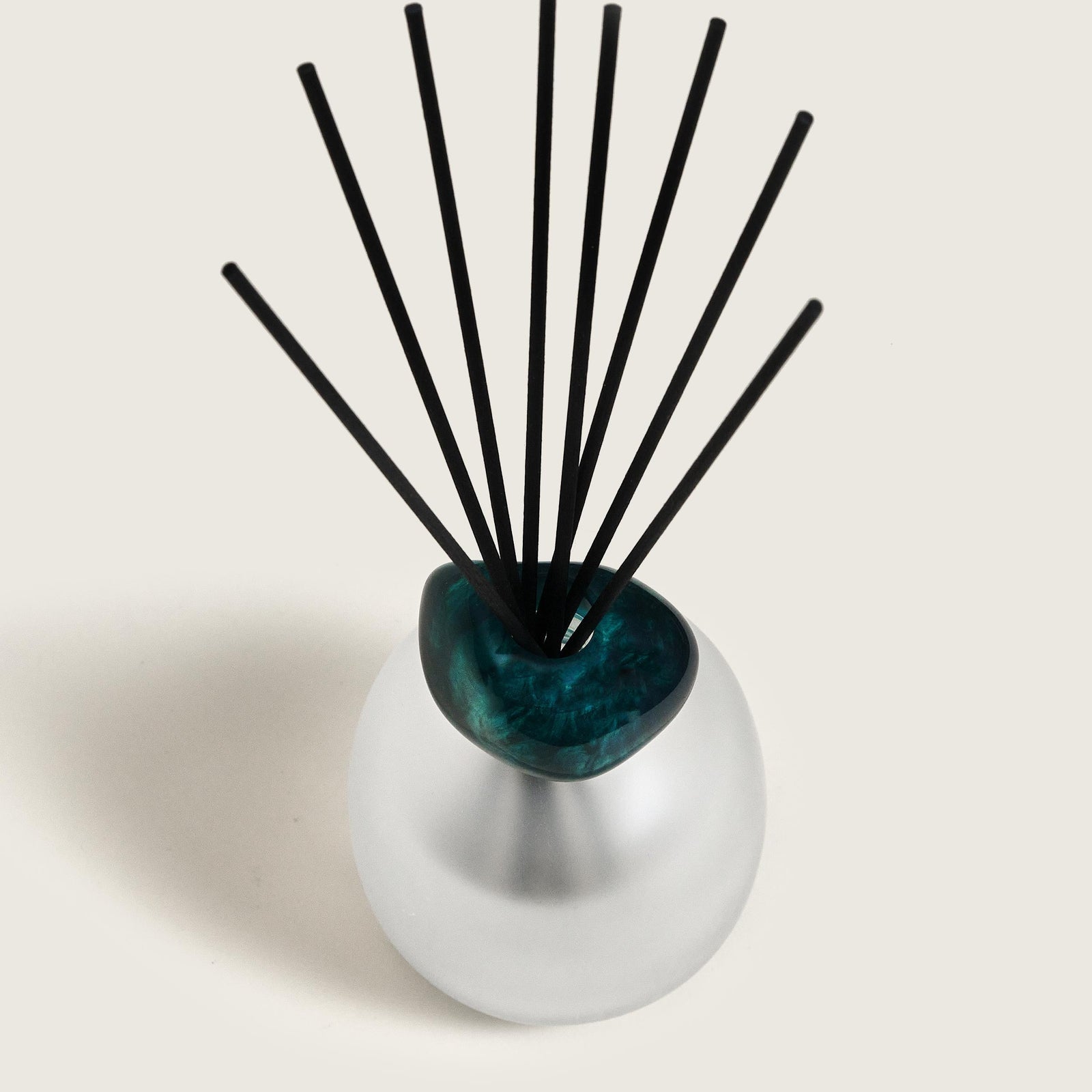 Maison berger diffuser emerald with blue seduction fragrance. Gaudion Furniture