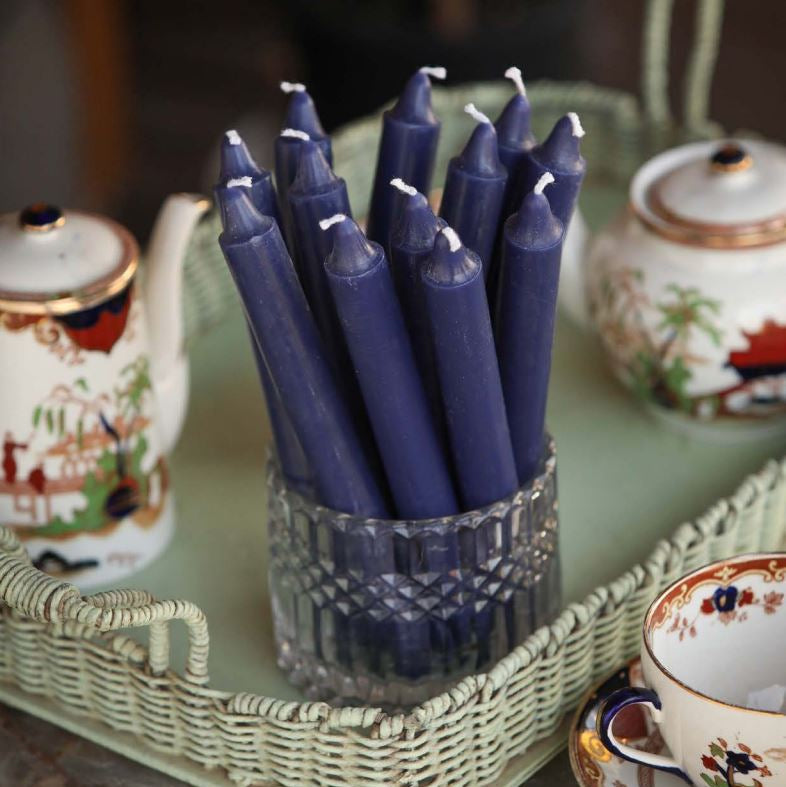 Navy blue dinner candles in glass