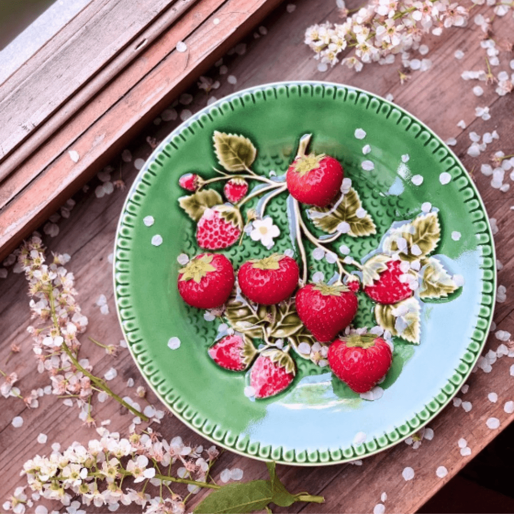 Bordallo Pinheiro Strawberry Plate Medium - Gaudion Furniture