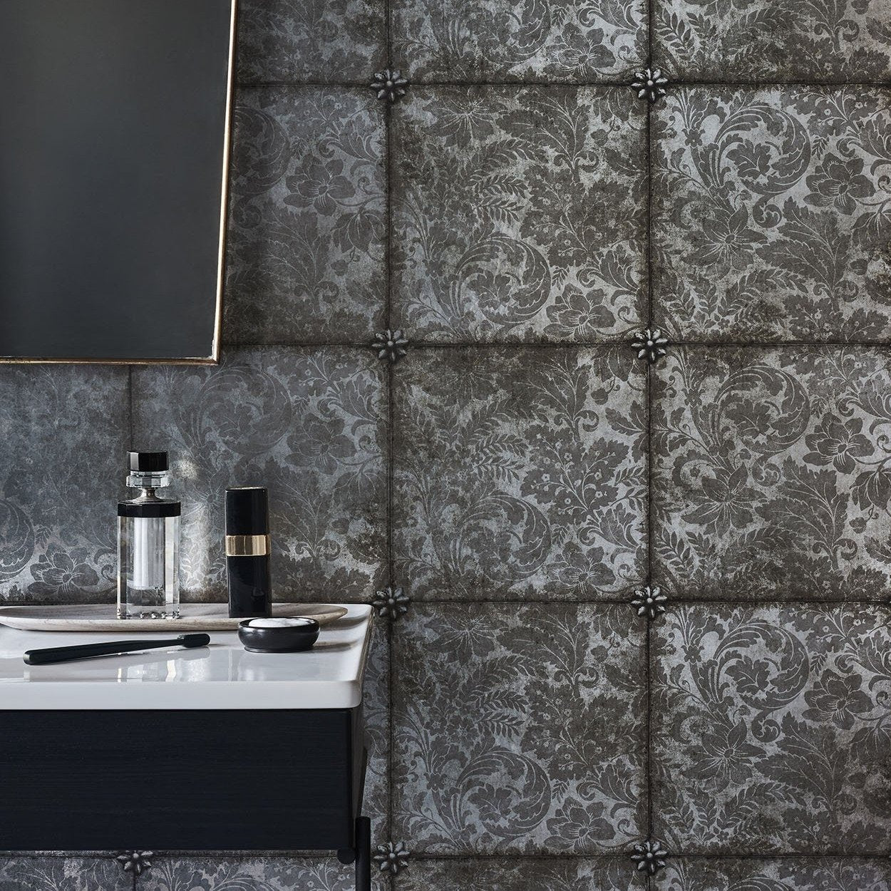 Cole & Son Historic Royal Palaces Grand Masters Kings Argent Wallpaper 2 Colours - Gaudion Furniture