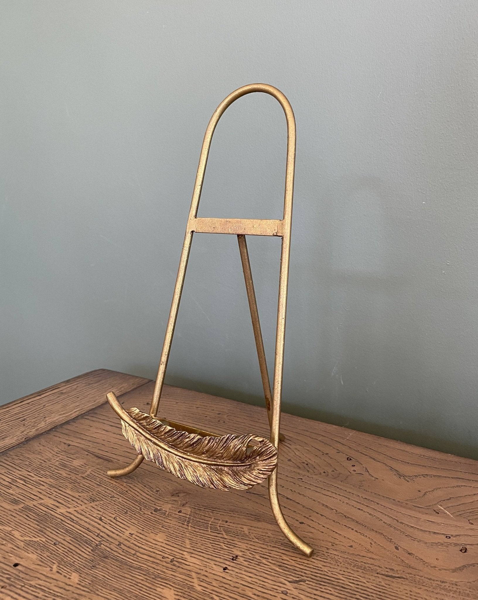 Plate Stand Golden Feather - Gaudion Furniture