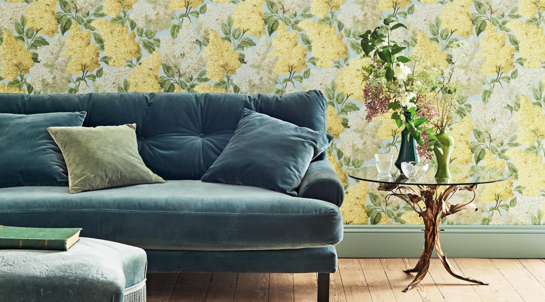 Picking the perfect floral wallpaper