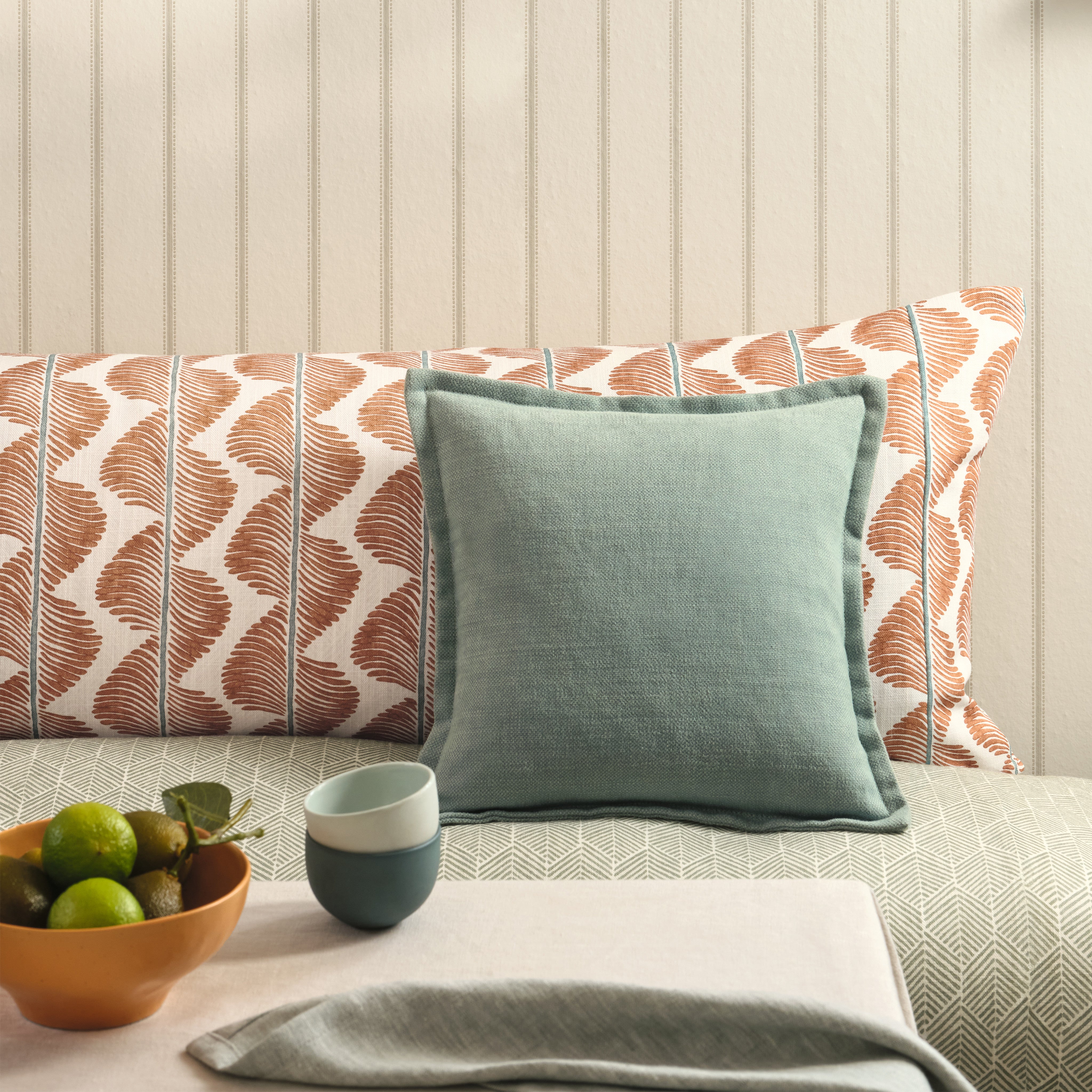 Romo wallpaper Alma, stripe, Gaudion Furniture 