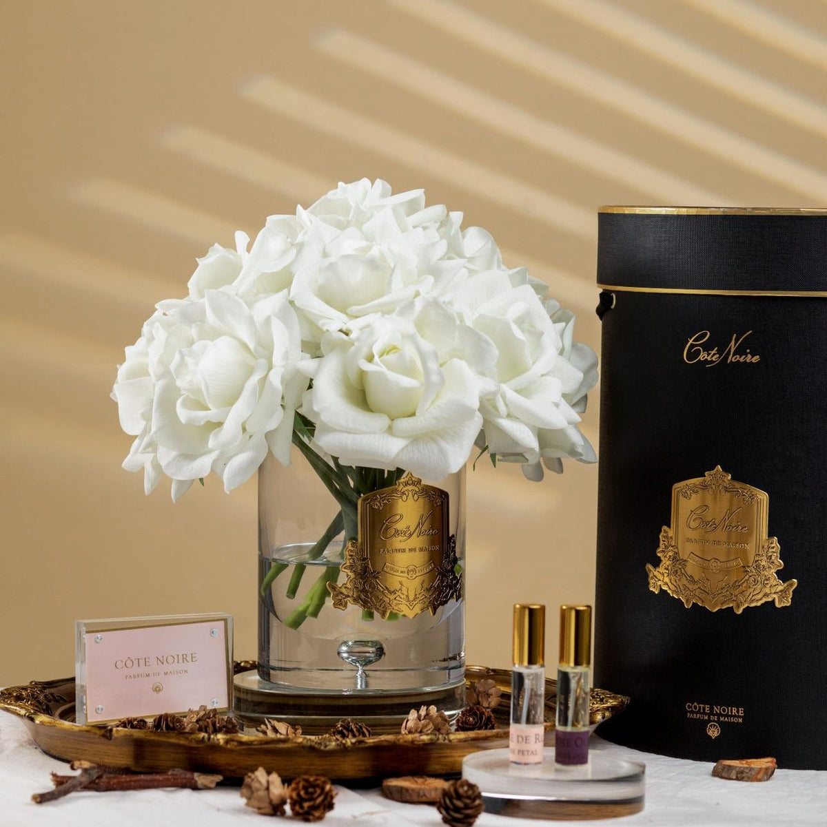 Côte Noire 12 White Rose Luxury Grand Bouquet – Perfumed Roses - Gaudion Furniture