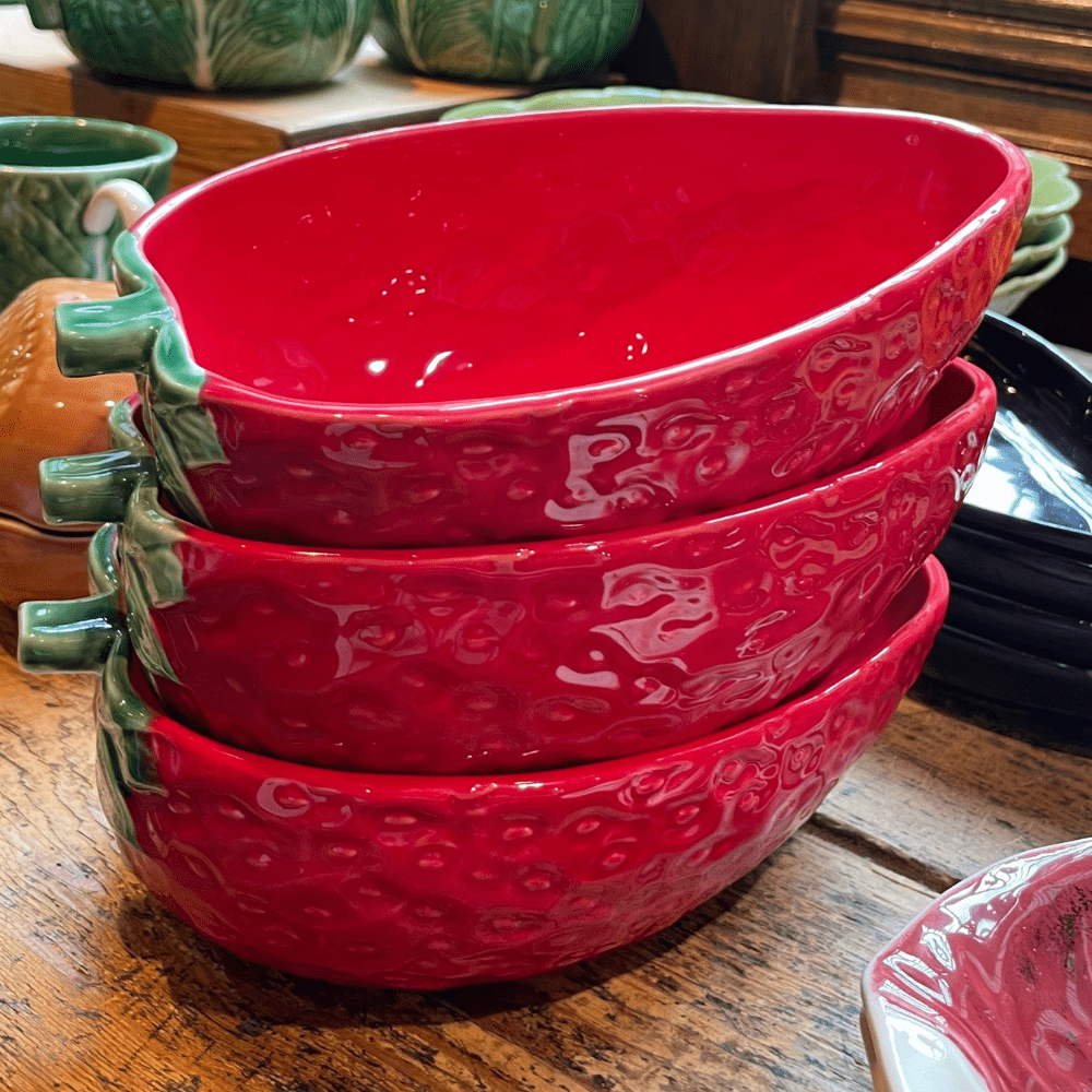 Bordallo Pinheiro BOWL Bordallo Pinheiro Strawberry Split Bowl